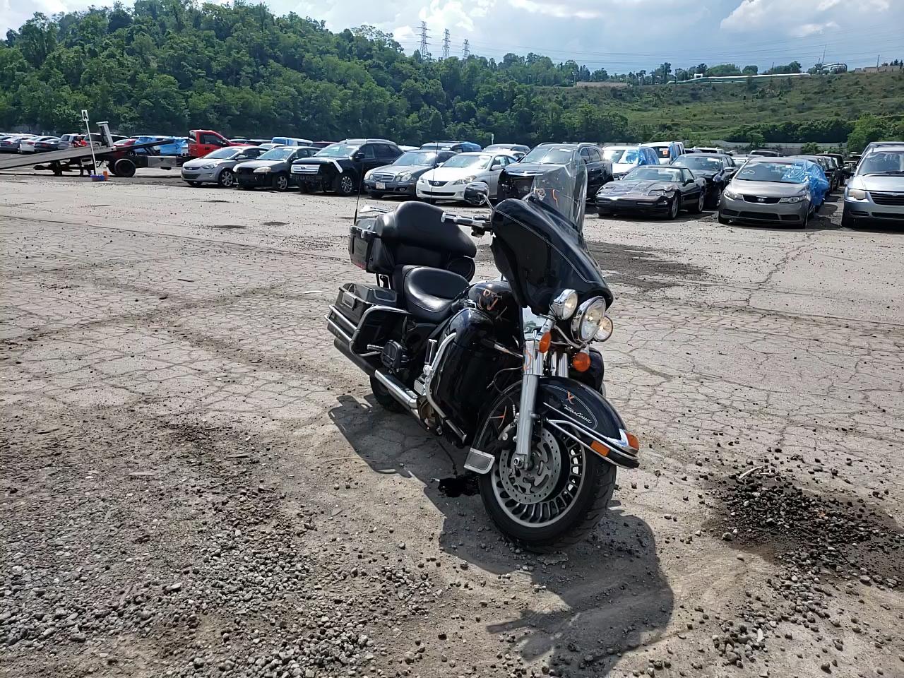 2013 HARLEY-DAVIDSON FLHTCU ULT 1HD1FCM10DB651581