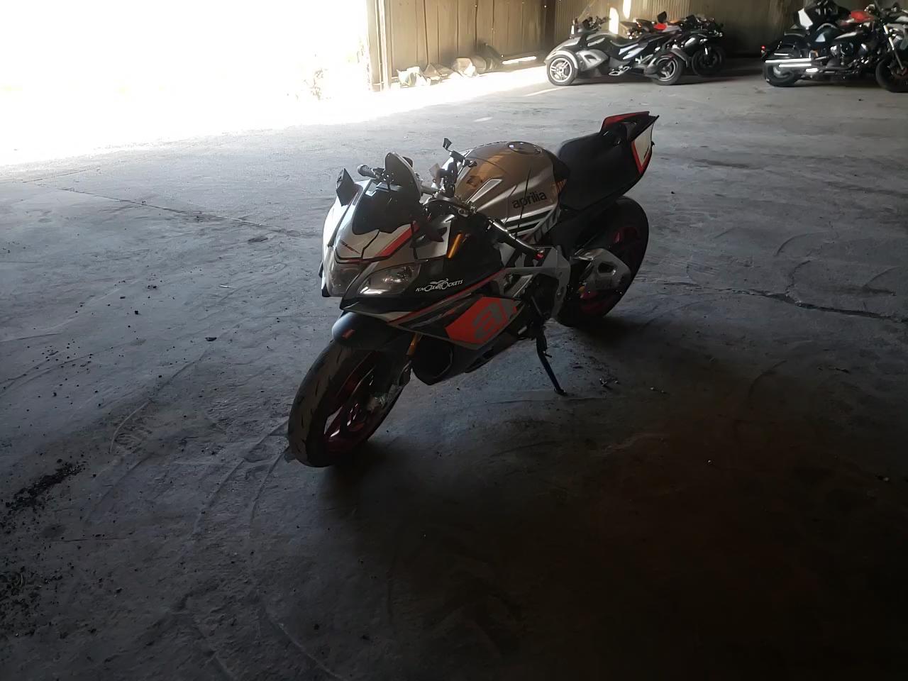 2016 APRILIA RSV4 RF ZD4RKUB04GS000821
