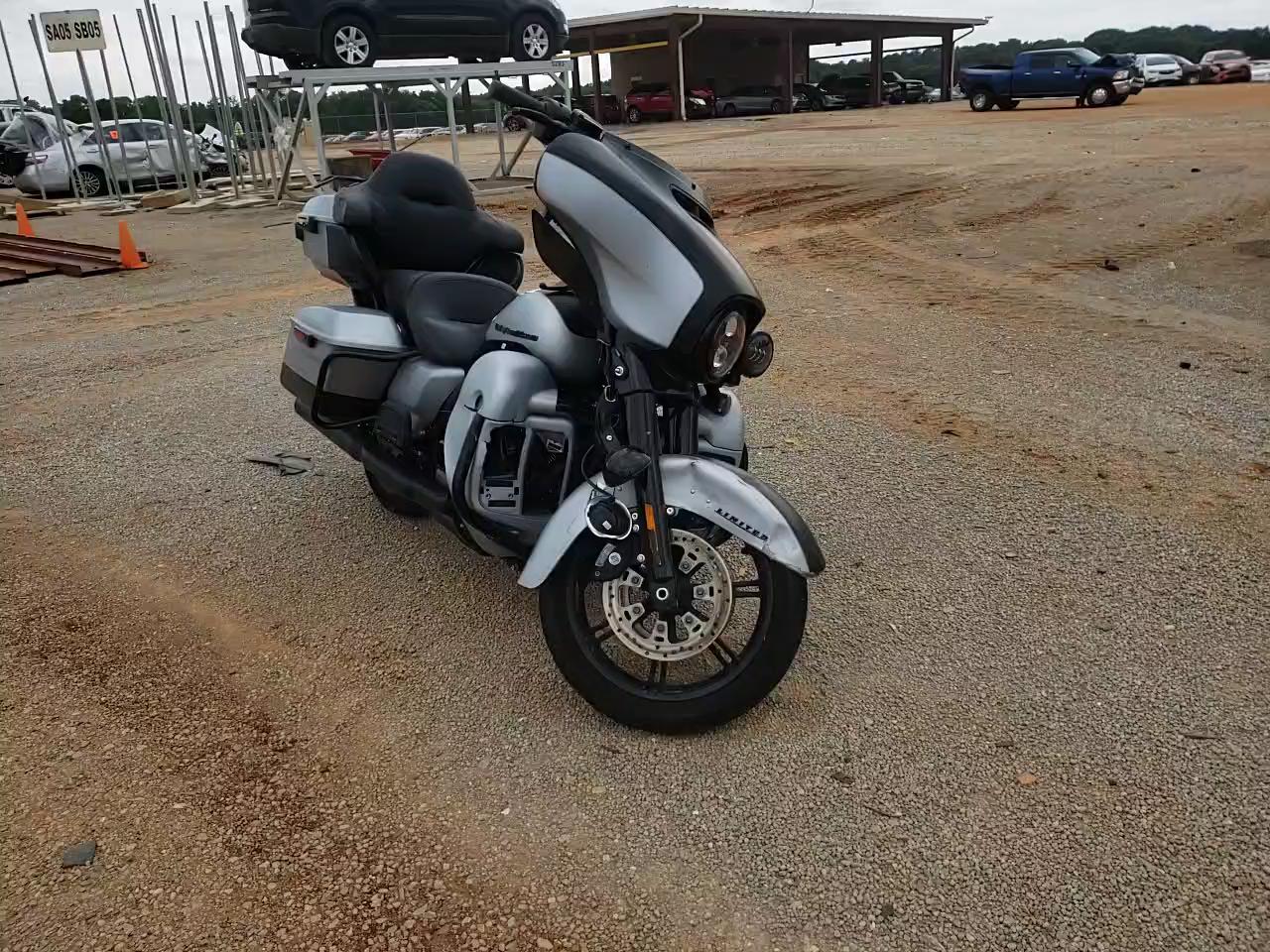 2020 HARLEY-DAVIDSON FLHTK 1HD1KEF15LB623052