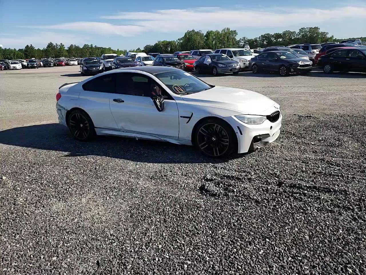 2016 BMW M4 WBS3R9C59GK338292