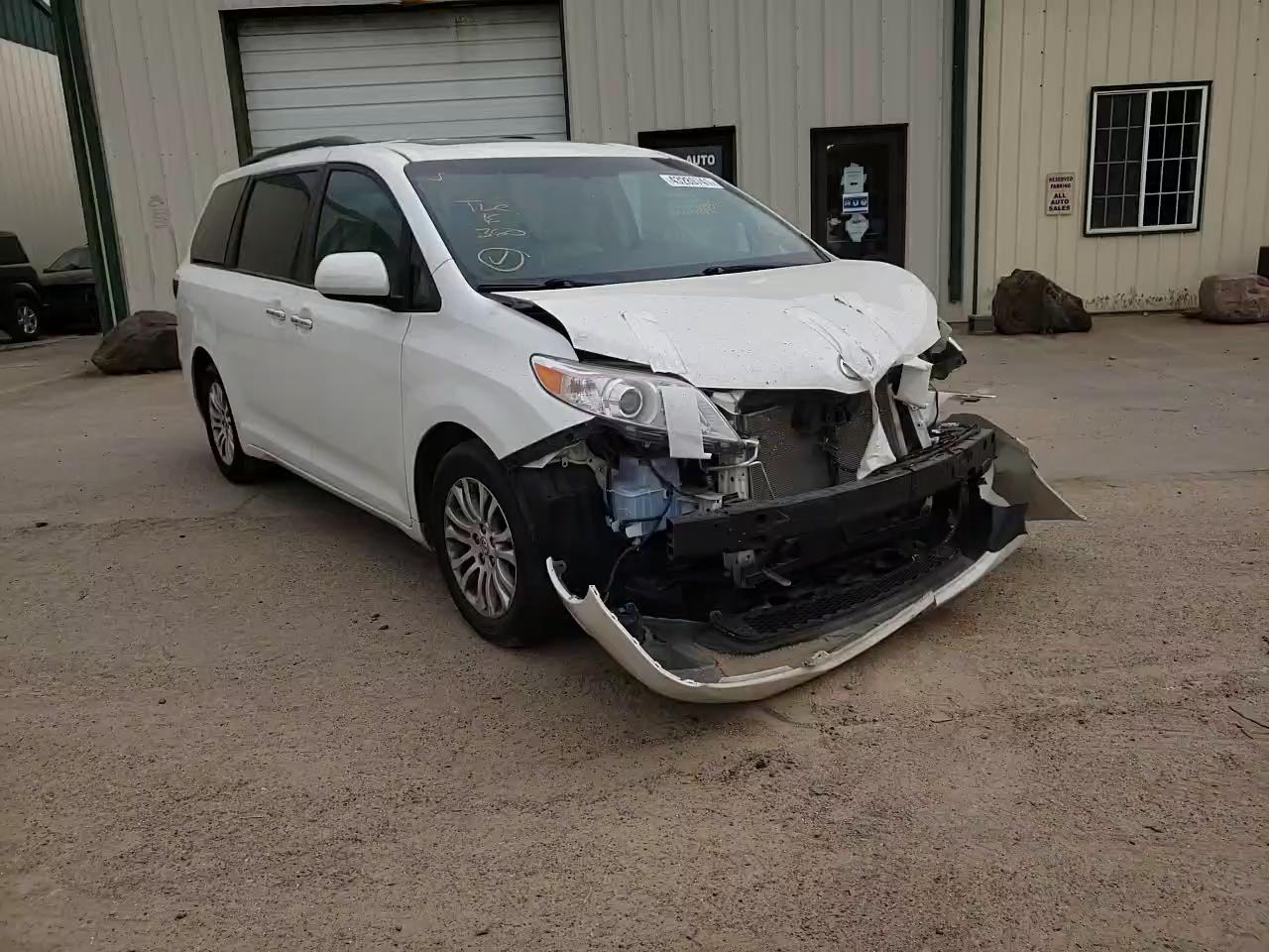 2016 TOYOTA SIENNA XLE 5TDYK3DC3GS712626