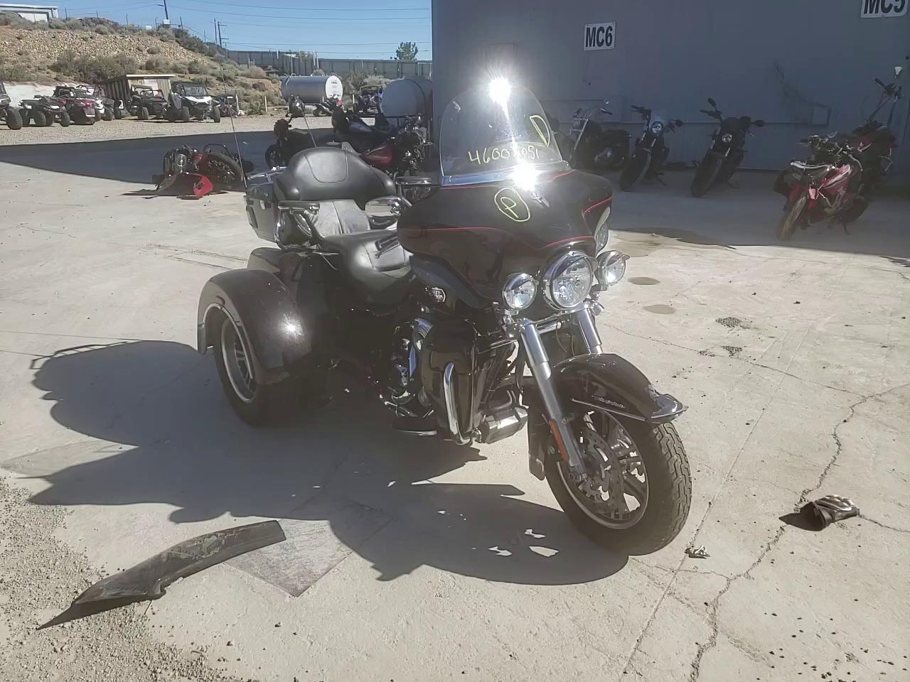 2011 HARLEY-DAVIDSON FLHTCUTG 1HD1MAM17BB851915