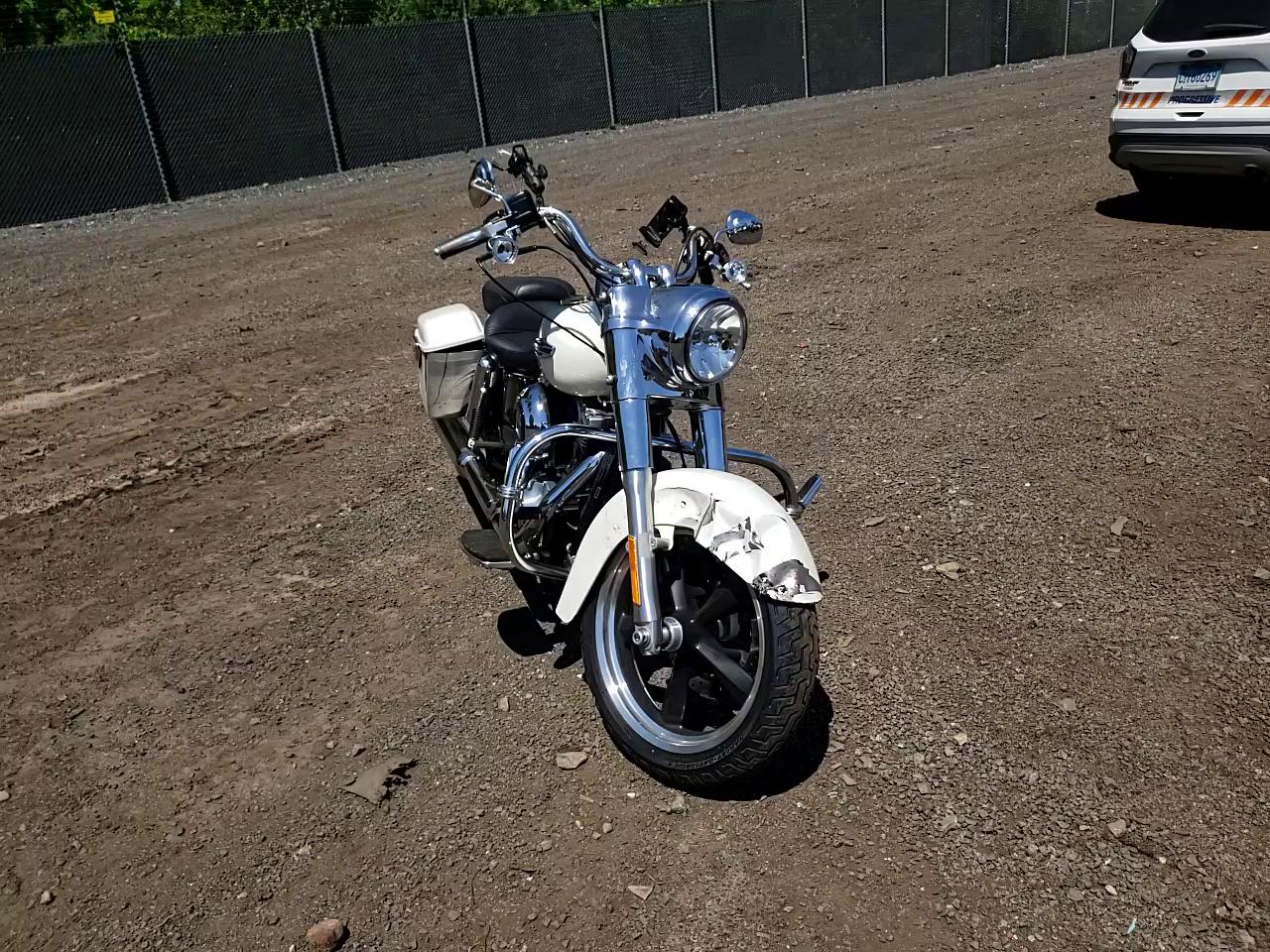 2014 HARLEY-DAVIDSON FLD SWITCH 1HD1GZM17EC323893