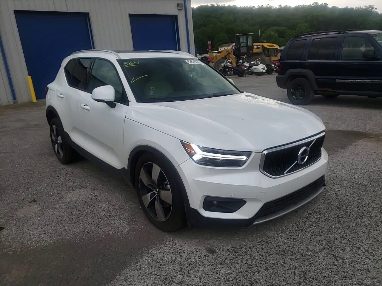 2021 VOLVO XC40 T5 MO YV4162UK2M2592342