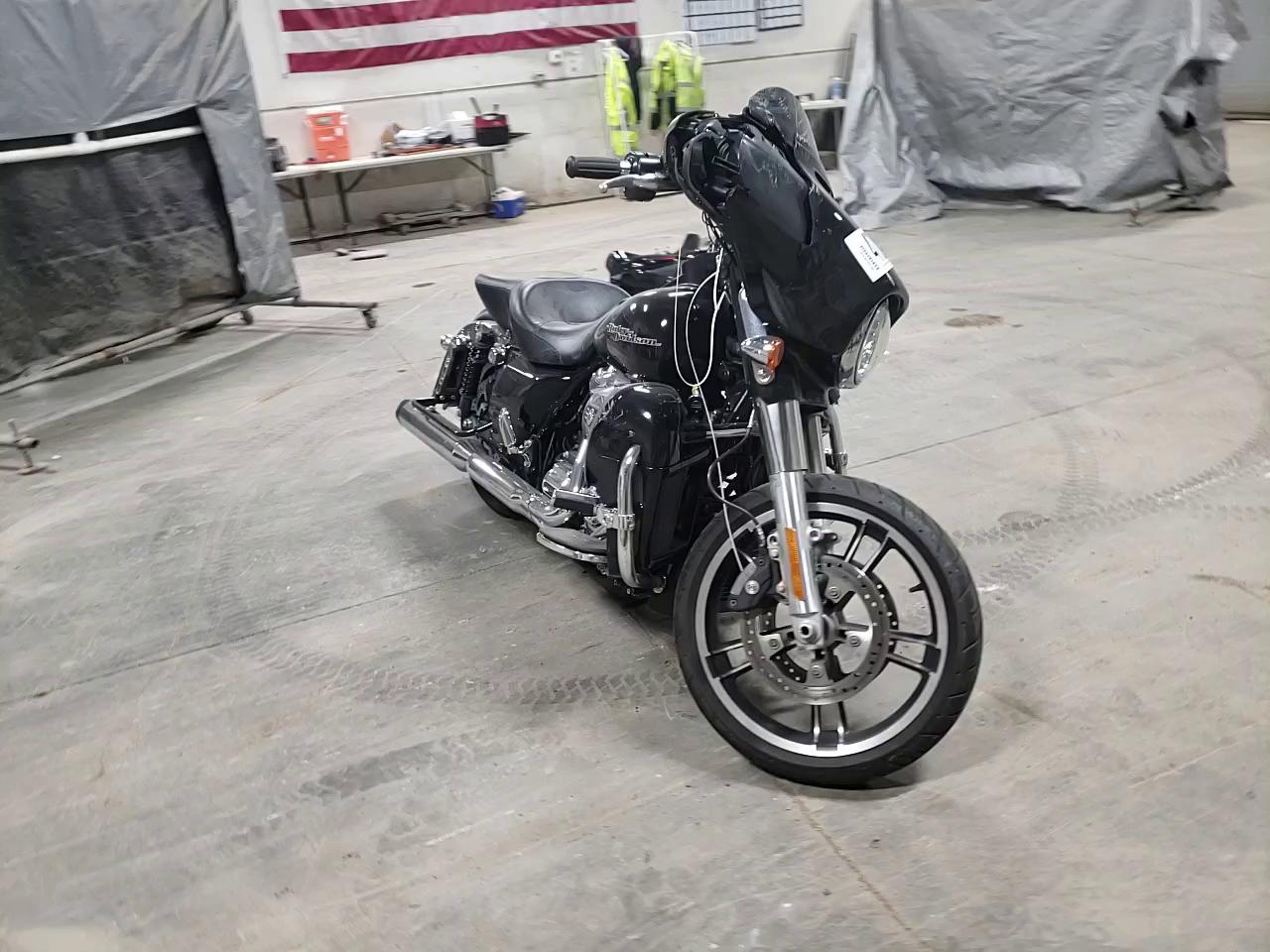 2017 HARLEY-DAVIDSON FLHXS STRE 1HD1KRC11HB665849