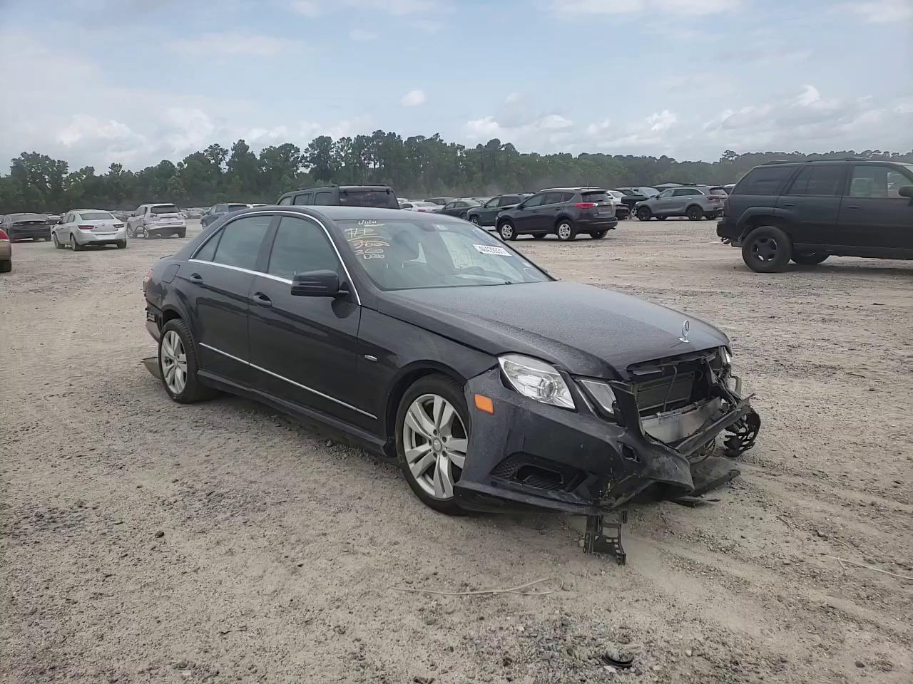 2011 MERCEDES-BENZ E 350 BLUE WDDHF2EB4BA324885