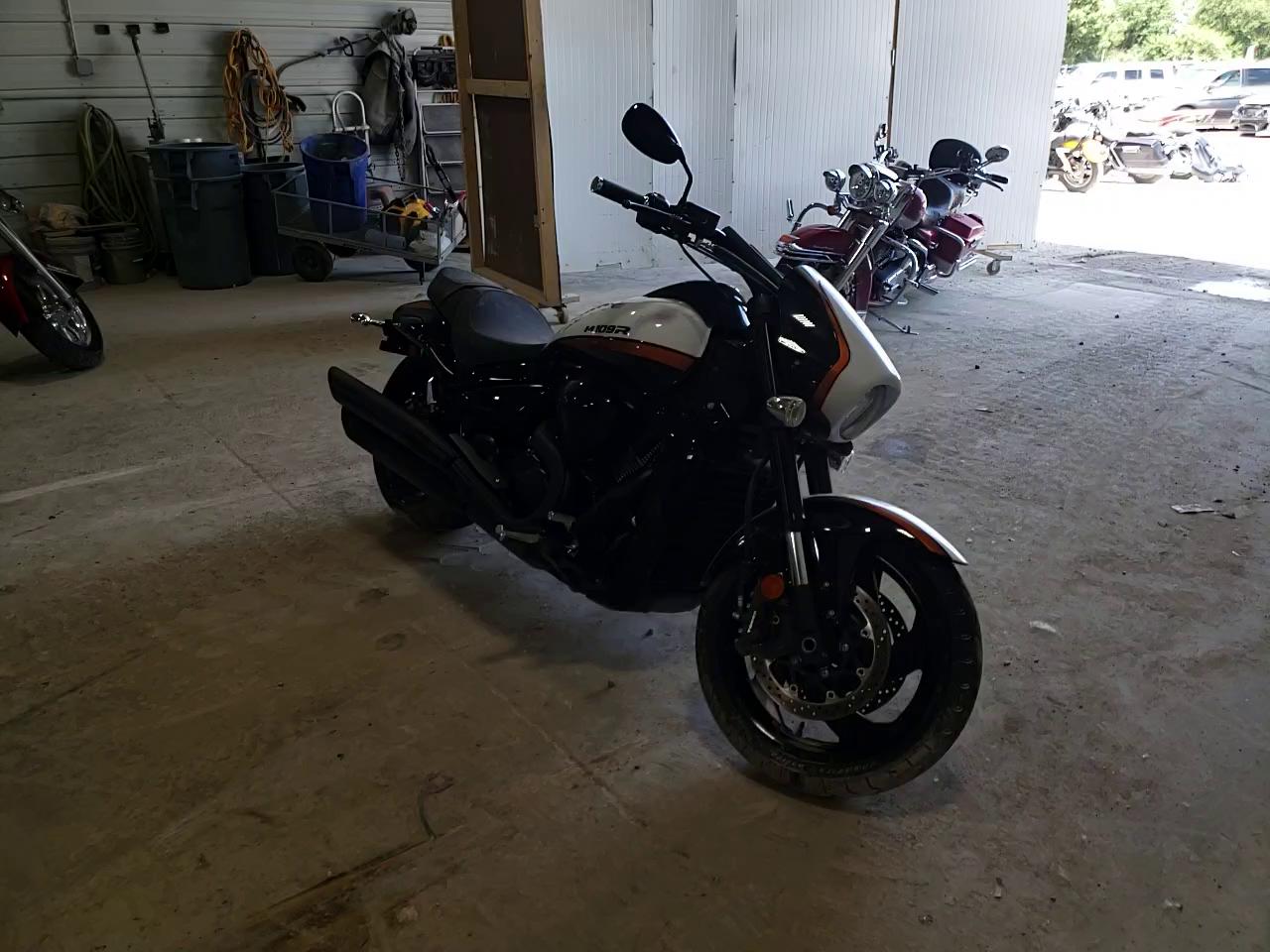 2020 SUZUKI VZR1800 JS1VY53A9L7100488