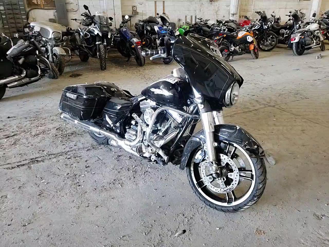 2014 HARLEY-DAVIDSON FLHXS STRE 1HD1KRM1XEB703637