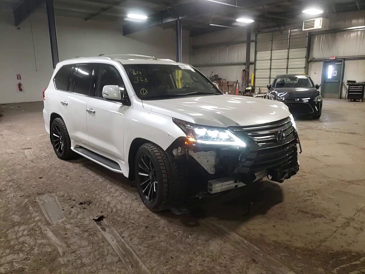 2018 LEXUS LX 570 JTJHY7AX3J4264448