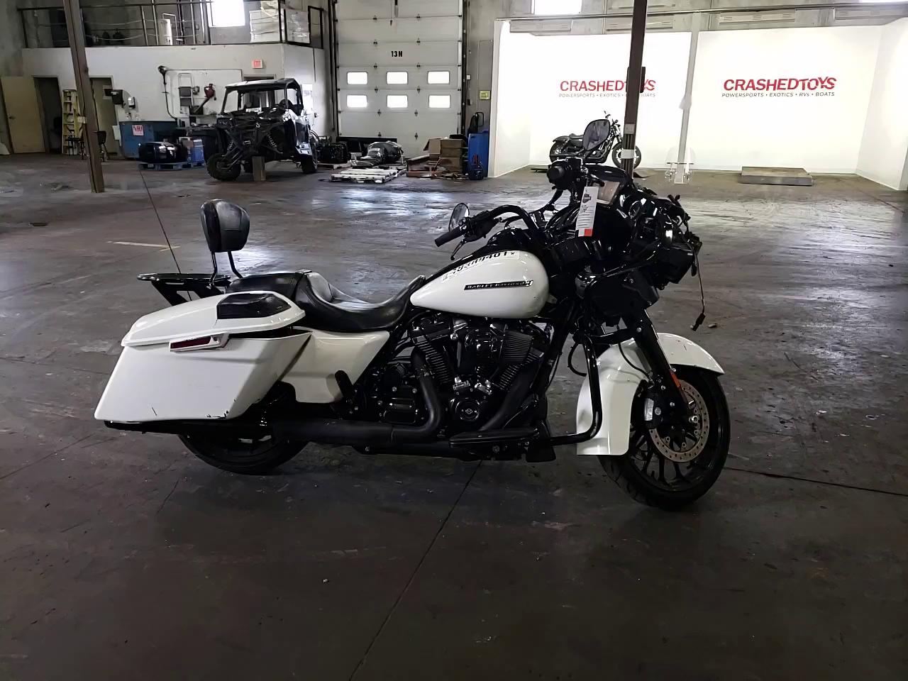 2018 HARLEY-DAVIDSON FLTRXS ROA 1HD1KTC19JB657162