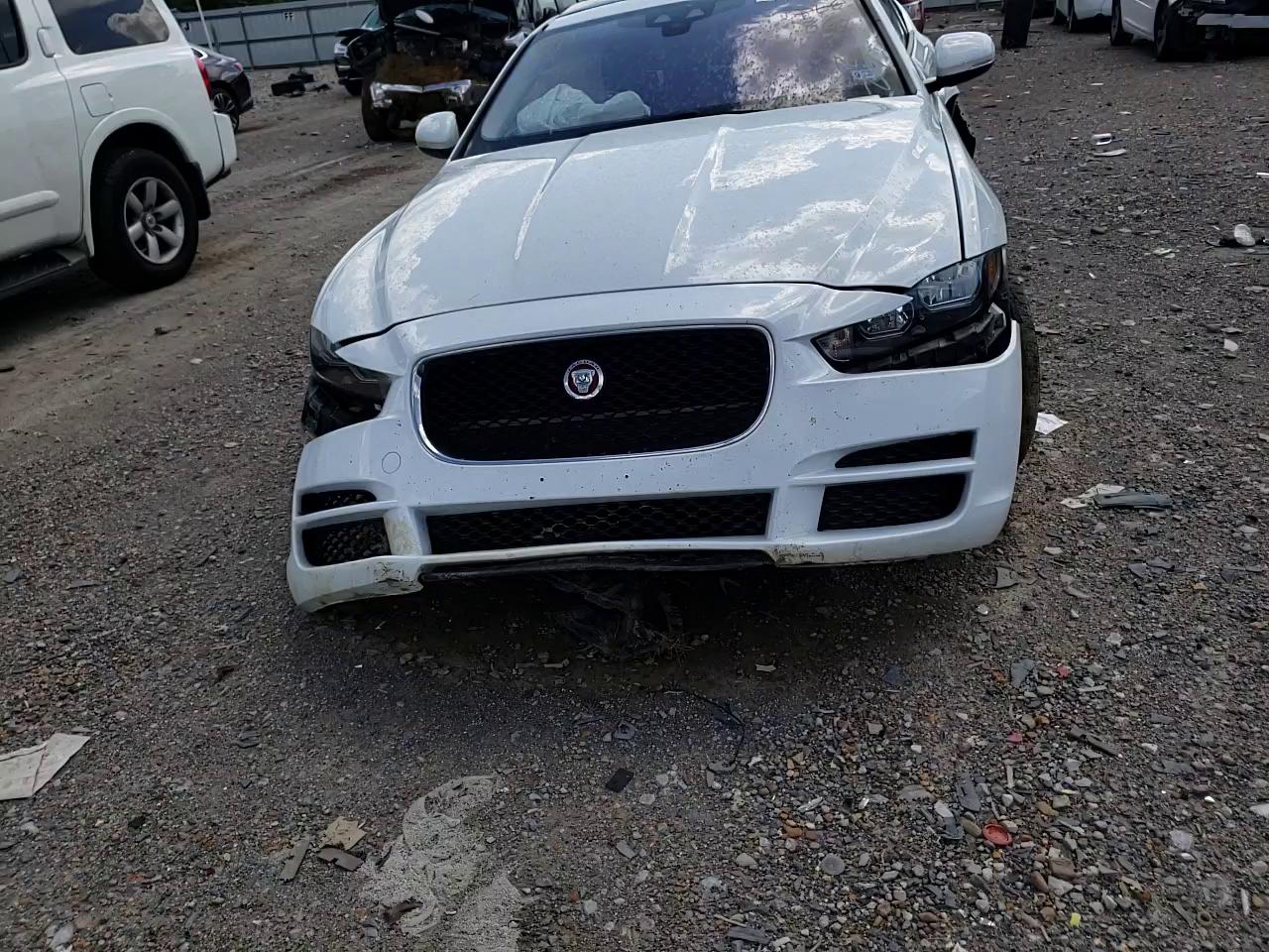 2018 JAGUAR XE PREMIUM SAJAD4FX2JCP26500