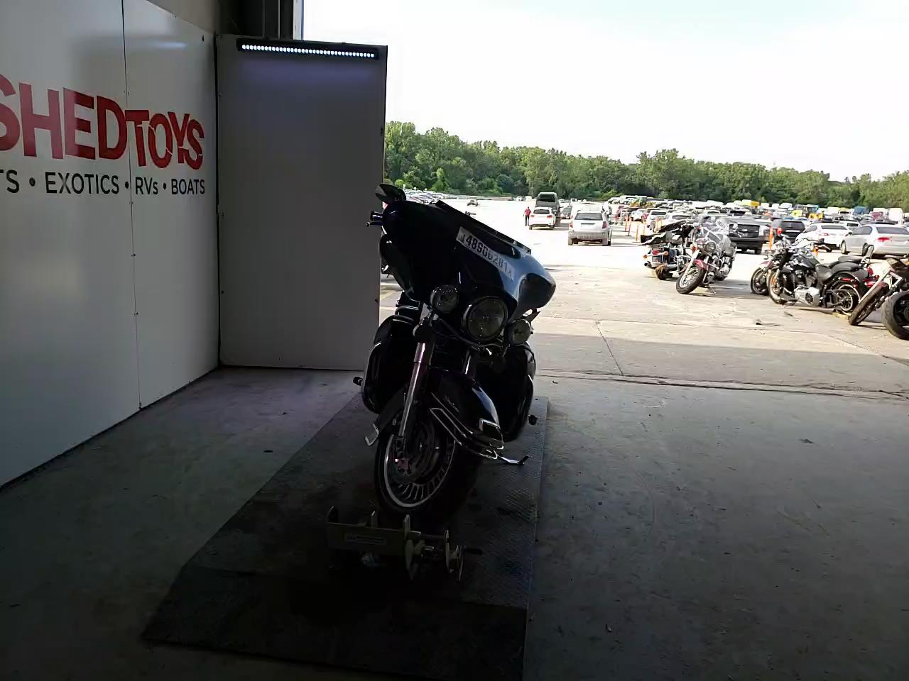 2010 HARLEY-DAVIDSON FLHTCU 1HD1FC412AB646569