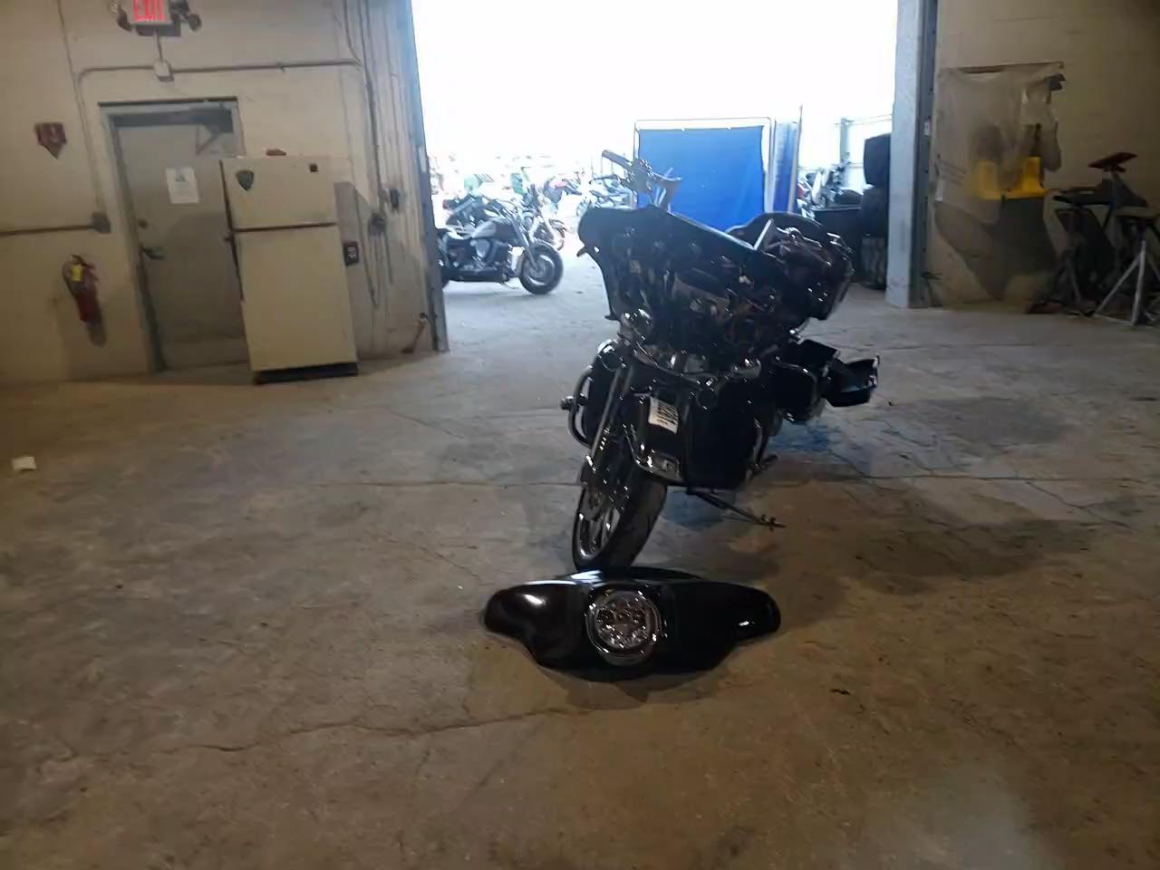 2005 HARLEY-DAVIDSON FLHTCUI 1HD1FCW185Y622180