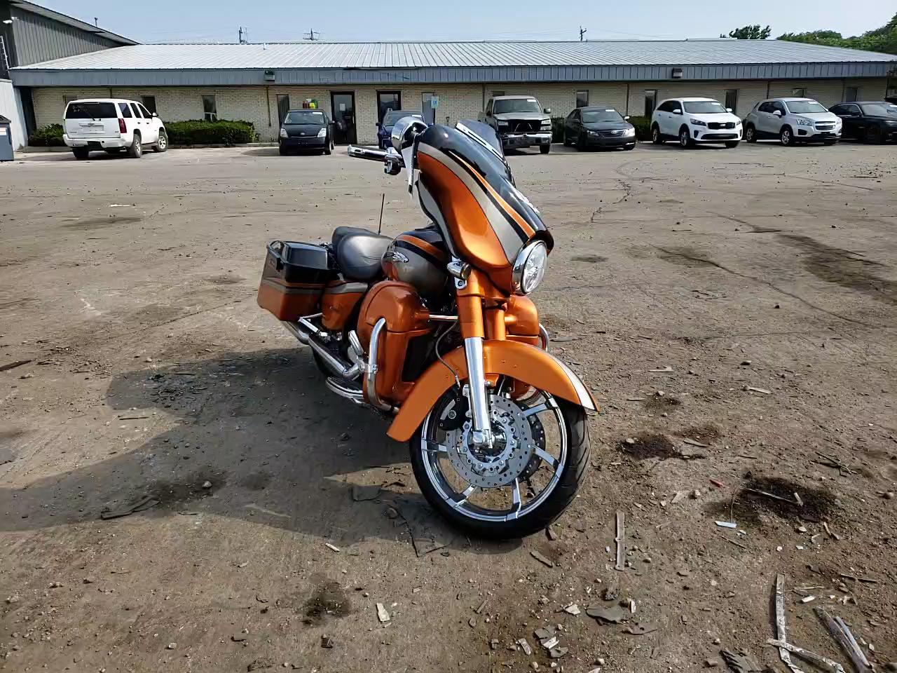 2011 HARLEY-DAVIDSON FLHXSE2 1HD1PZ838BB951670