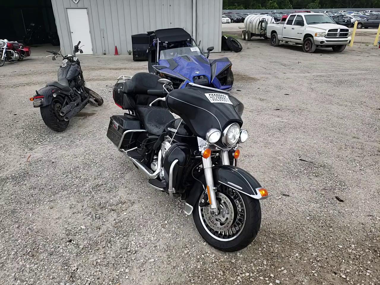 2011 HARLEY-DAVIDSON FLHTK 1HD1KEM16BB668406