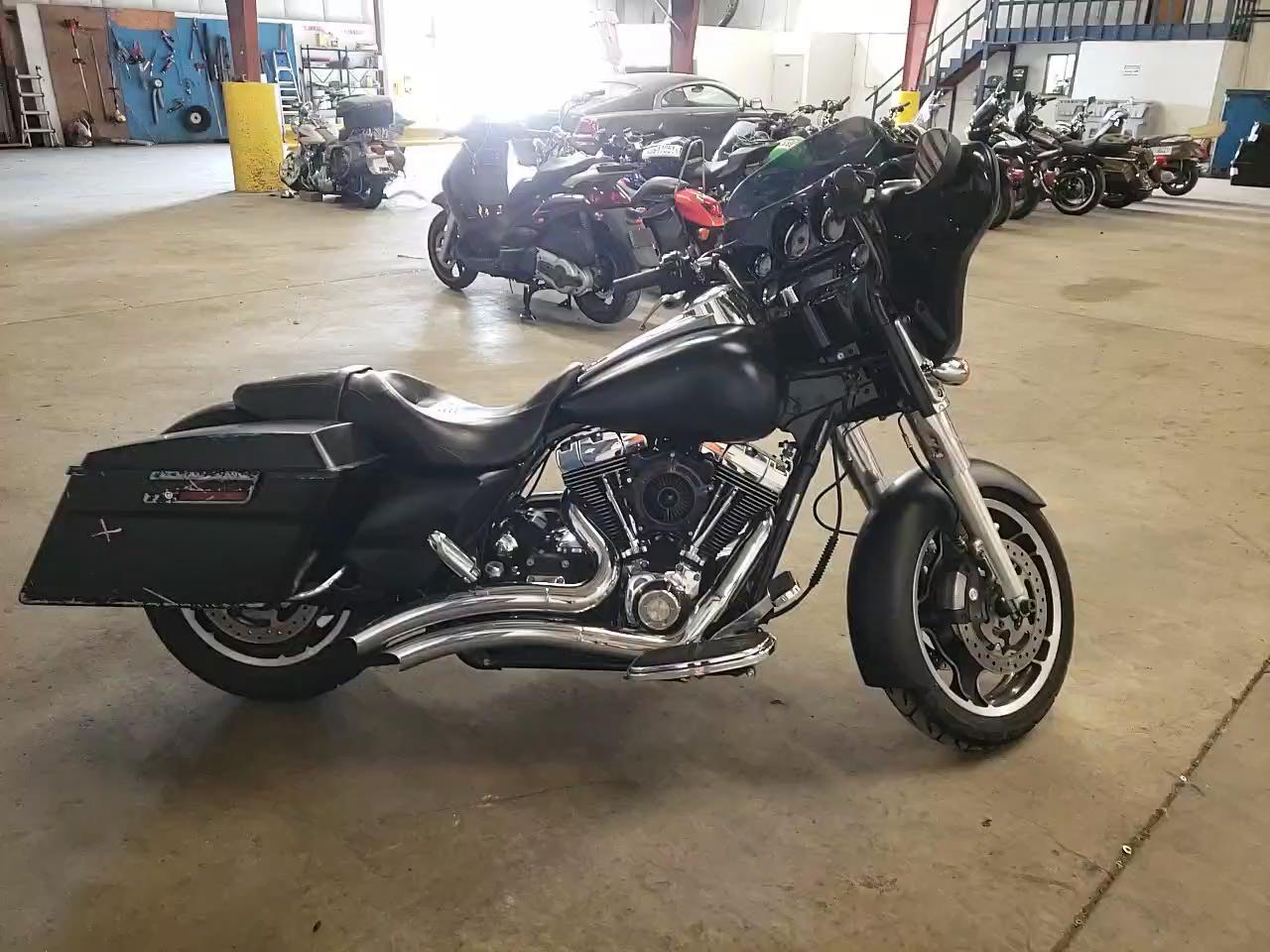 2010 HARLEY-DAVIDSON FLHX 1HD1KB411AB641112