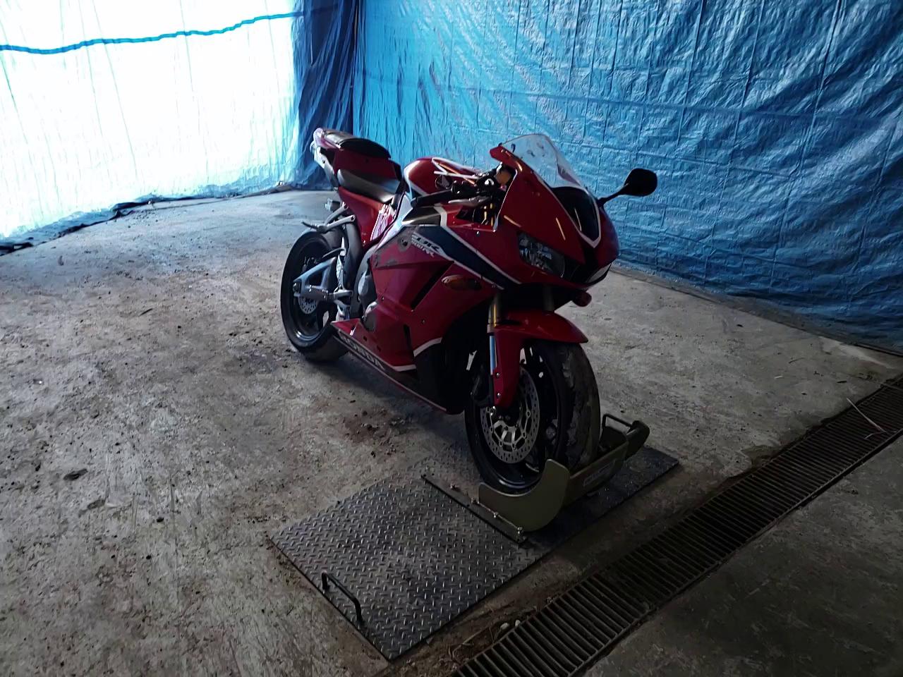 2018 HONDA CBR600 RR JH2PC40J7JK400172