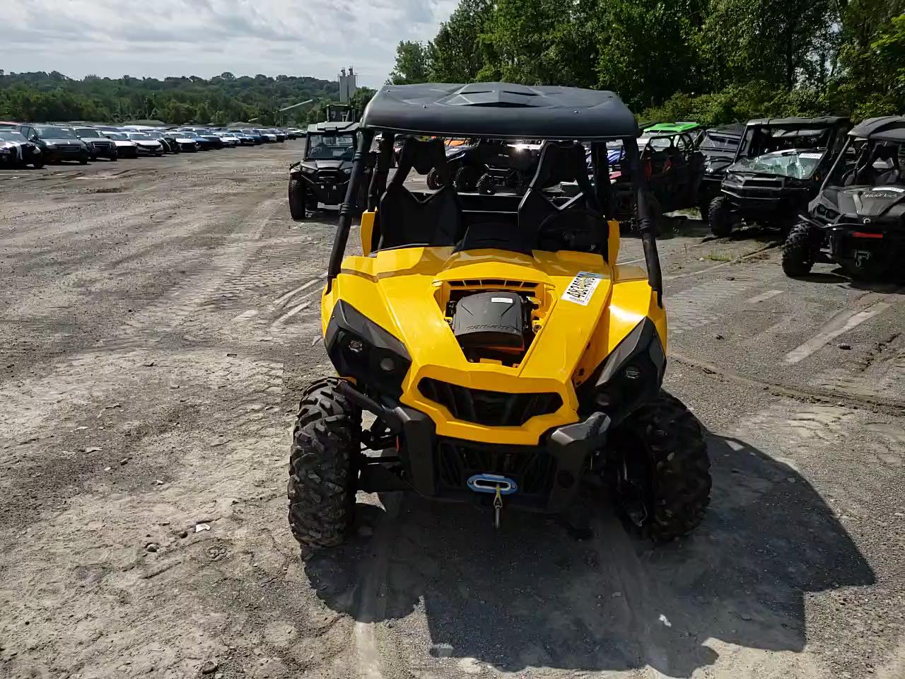 2014 CAN-AM COMMANDER 3JBKGCN18EJ000277