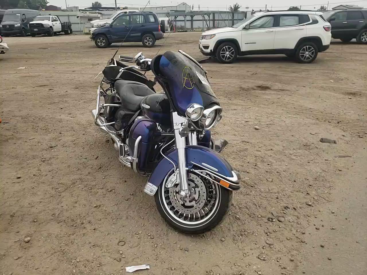 2010 HARLEY-DAVIDSON FLHTK 1HD1KEM10AB643712