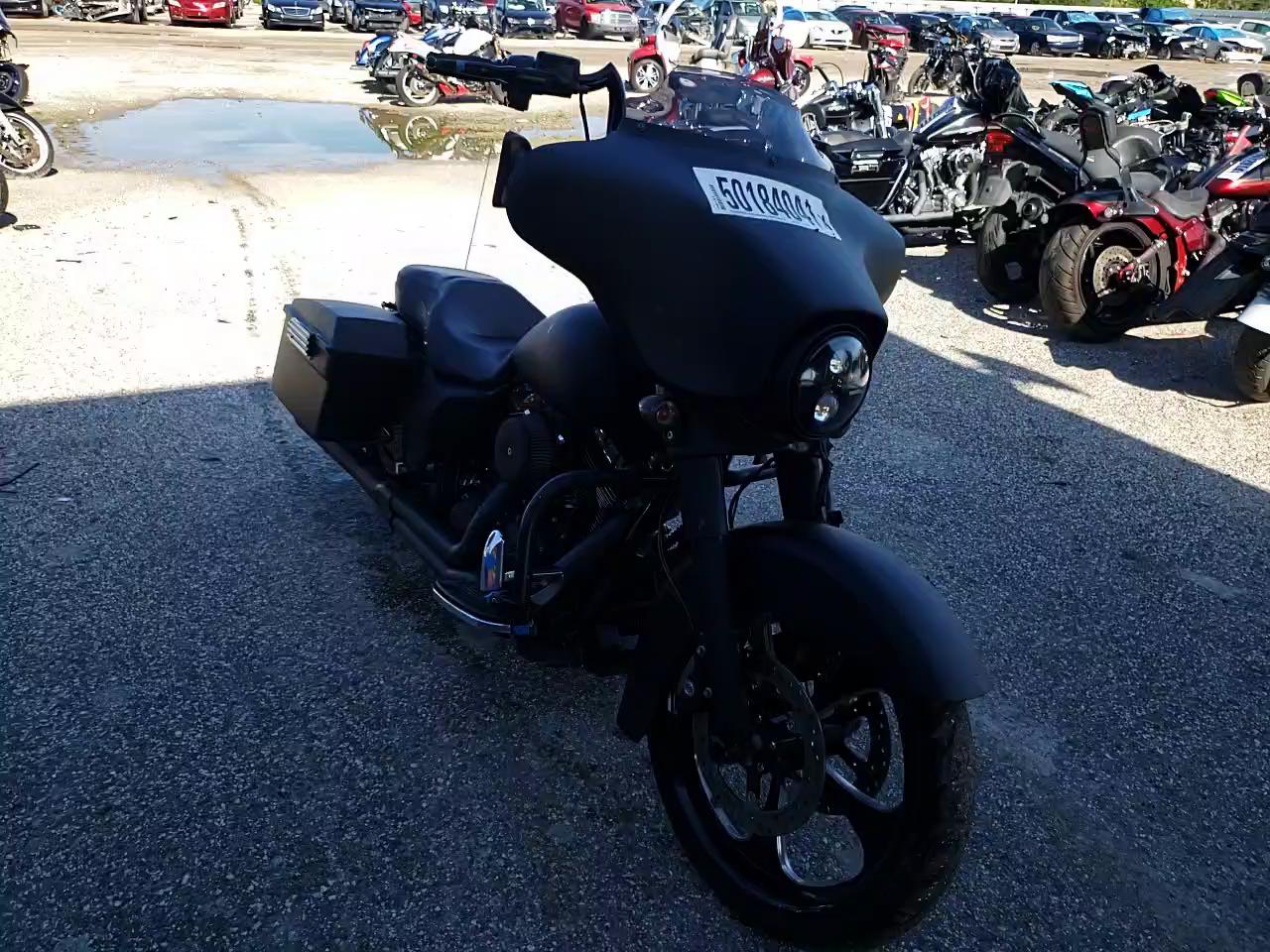 2011 HARLEY-DAVIDSON FLHX 1HD1KBM12BB657899