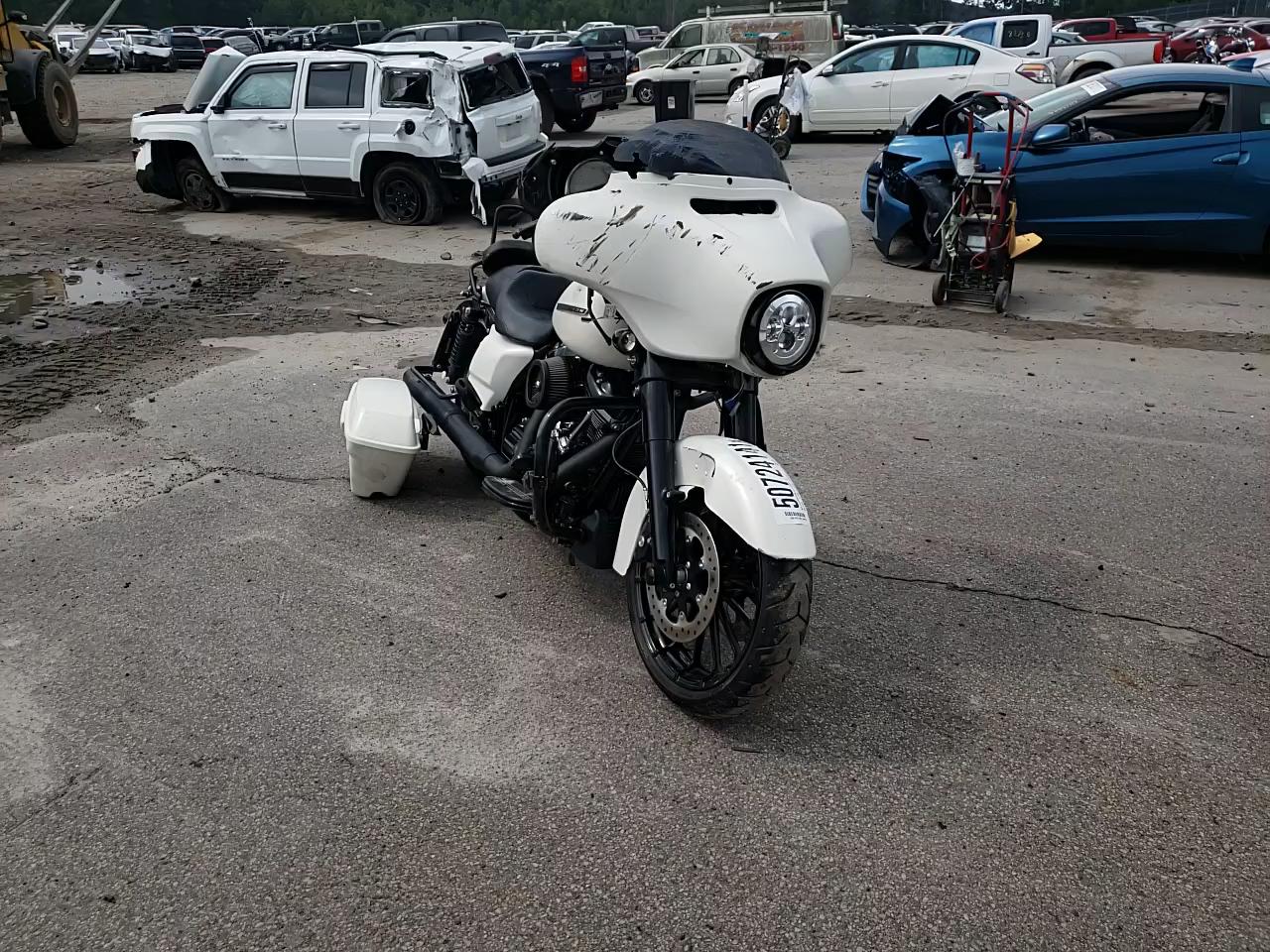 2018 HARLEY-DAVIDSON FLHXS STRE 1HD1KRC1XJB638915