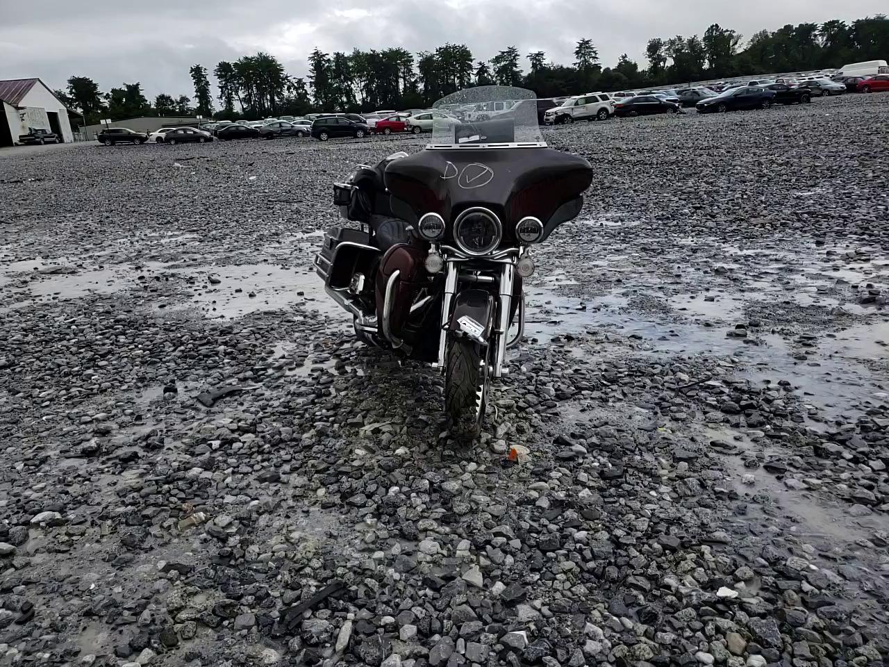2011 HARLEY-DAVIDSON FLHTK 1HD1KEM17BB674571