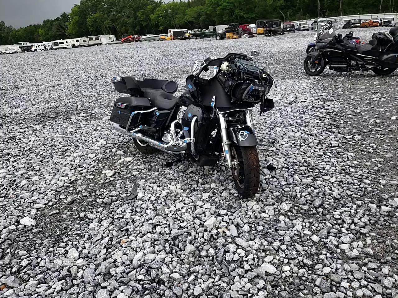 2016 HARLEY-DAVIDSON FLTRU 1HD1KGL10GB608870