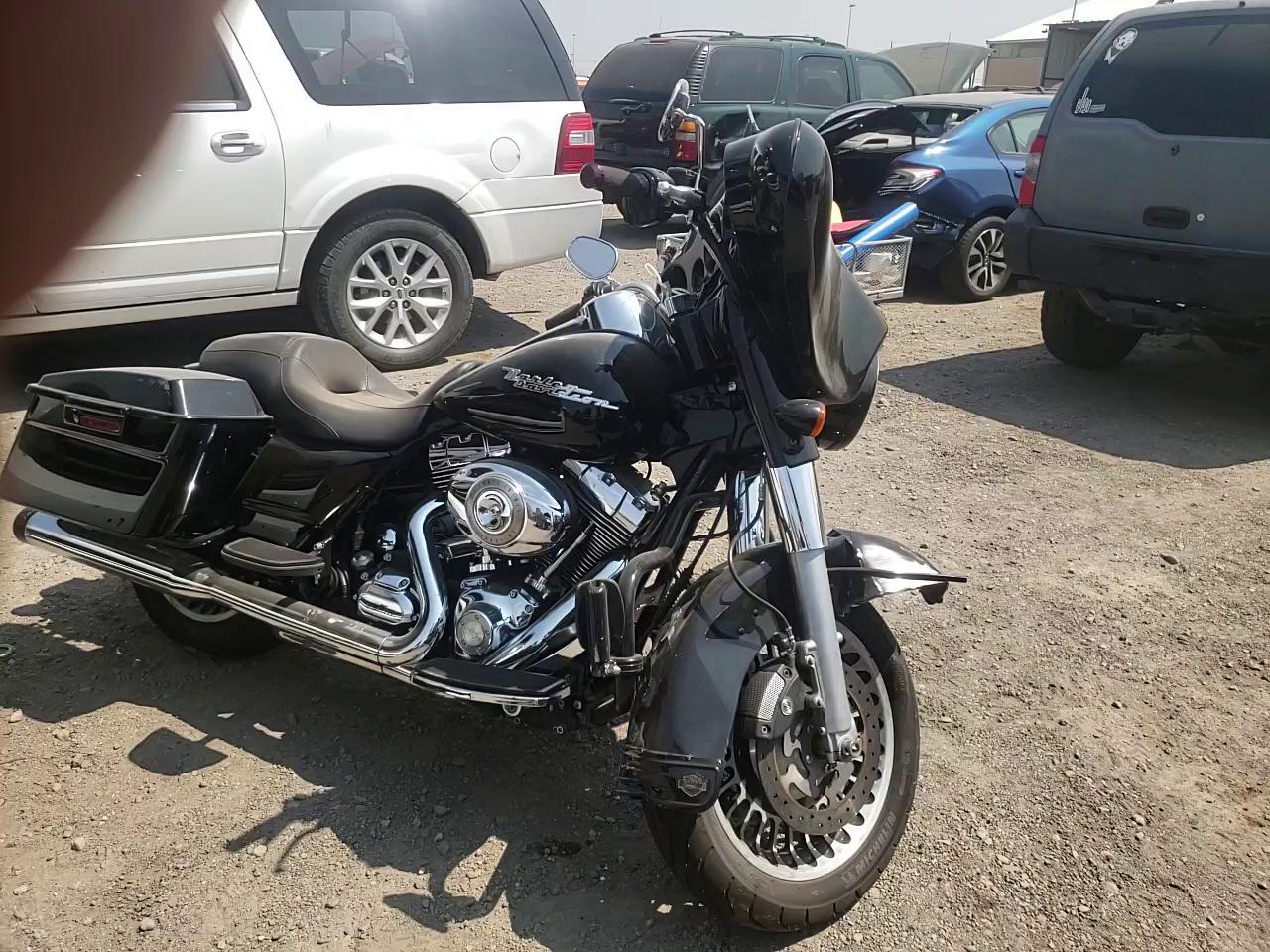 2011 HARLEY-DAVIDSON FLHTC 1HD1FF411BB677623