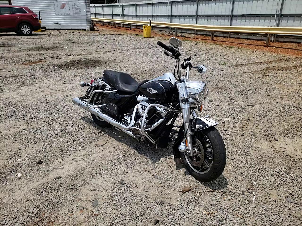 2017 HARLEY-DAVIDSON FLHR ROAD 1HD1FBC19HB655128
