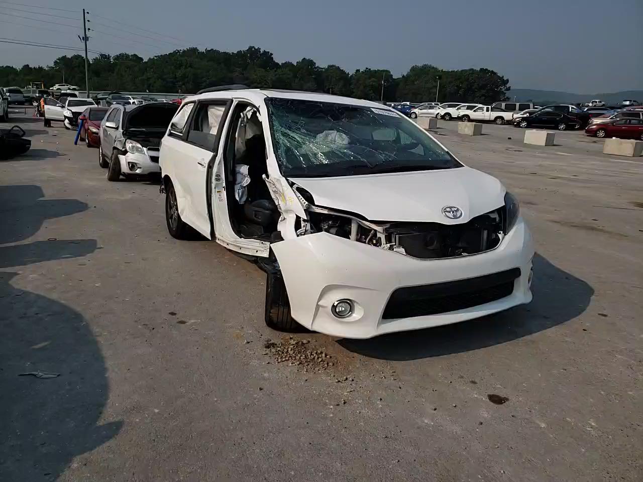 2017 TOYOTA SIENNA SE 5TDXZ3DC1HS812846