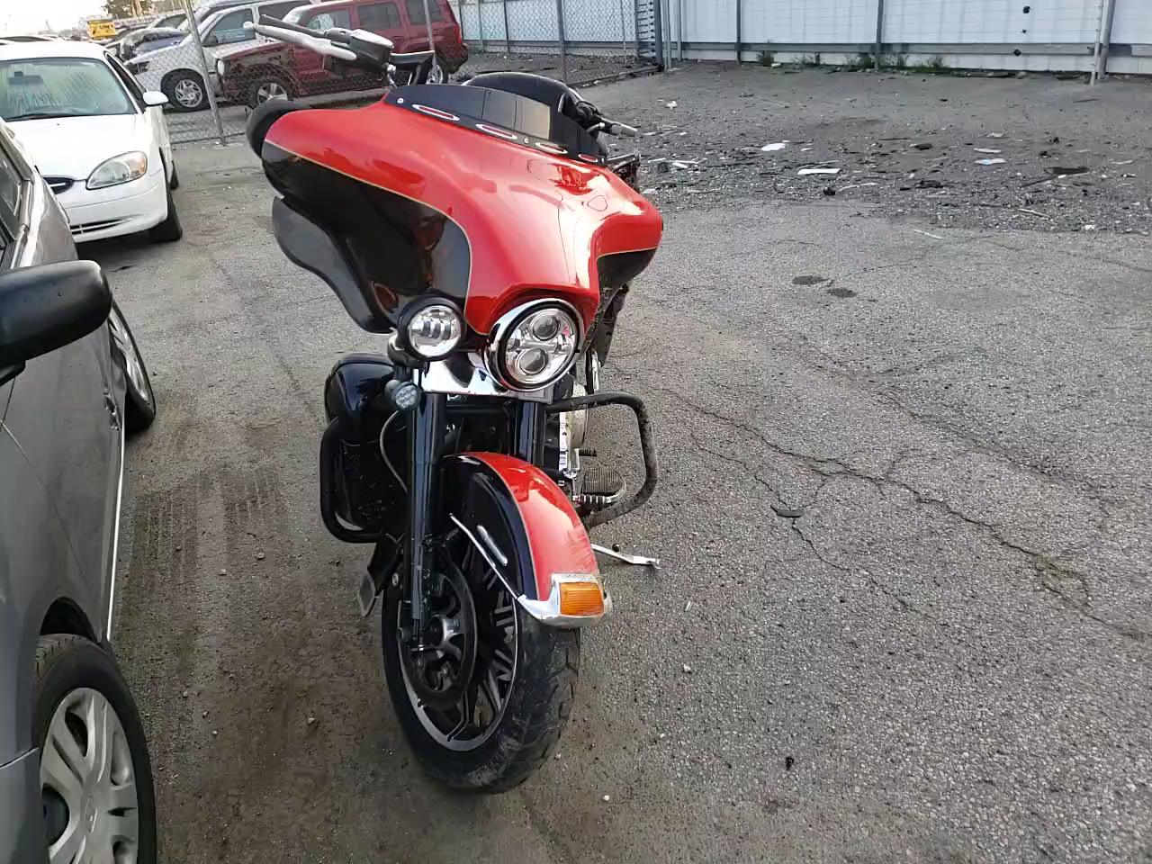 2010 HARLEY-DAVIDSON FLHTK 1HD1KEM13AB629352