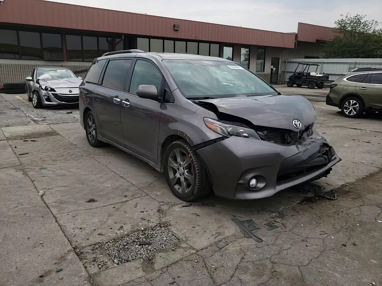 2015 TOYOTA SIENNA SE 5TDXK3DC0FS618925