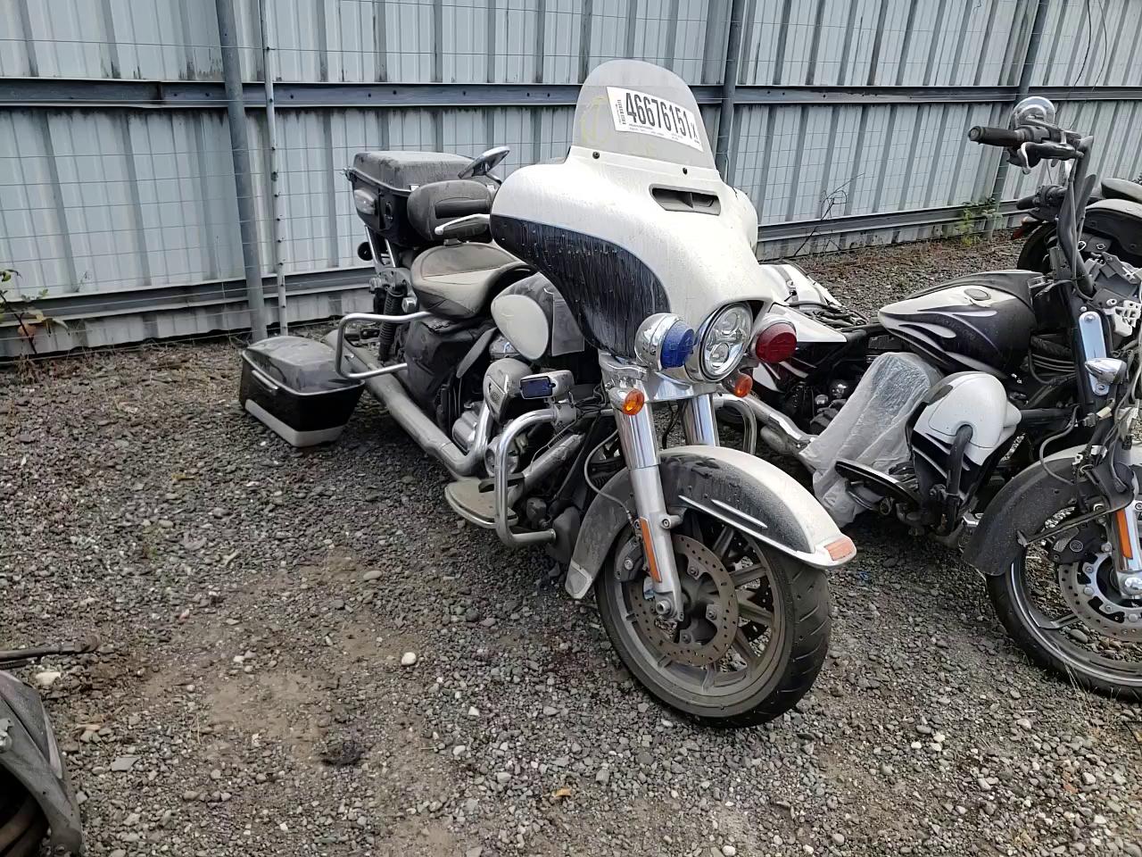 2017 HARLEY-DAVIDSON FLHTP POLI 1HD1FMC10HB652081