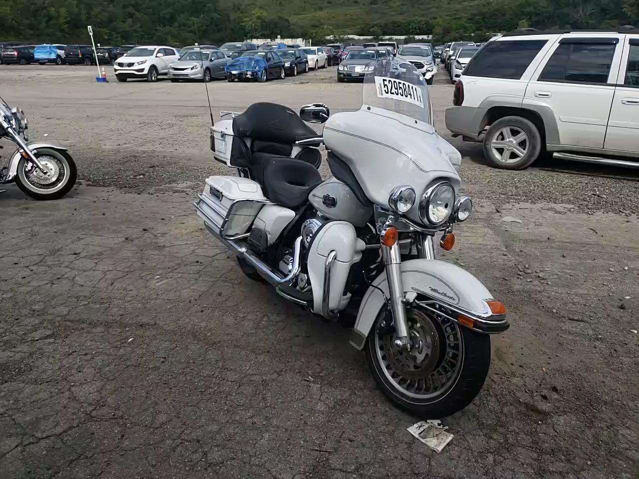 2013 HARLEY-DAVIDSON FLHTCU 1HD1FCM19DB616568