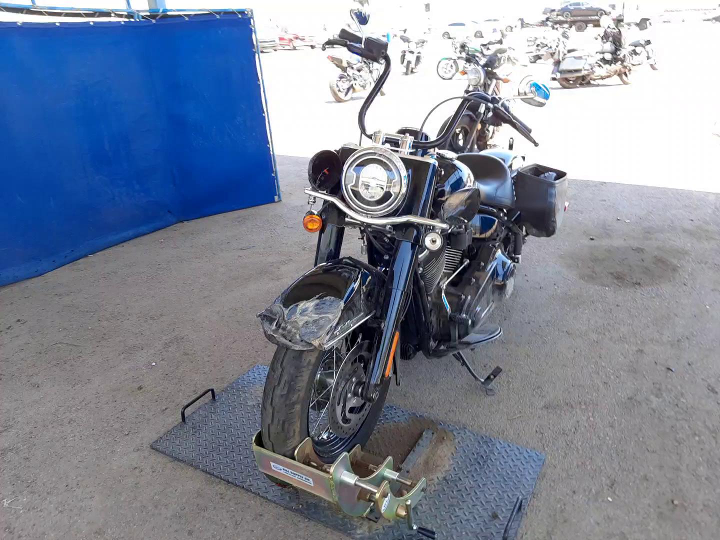 2019 HARLEY-DAVIDSON FLHCS 1HD1YBK26KB067084