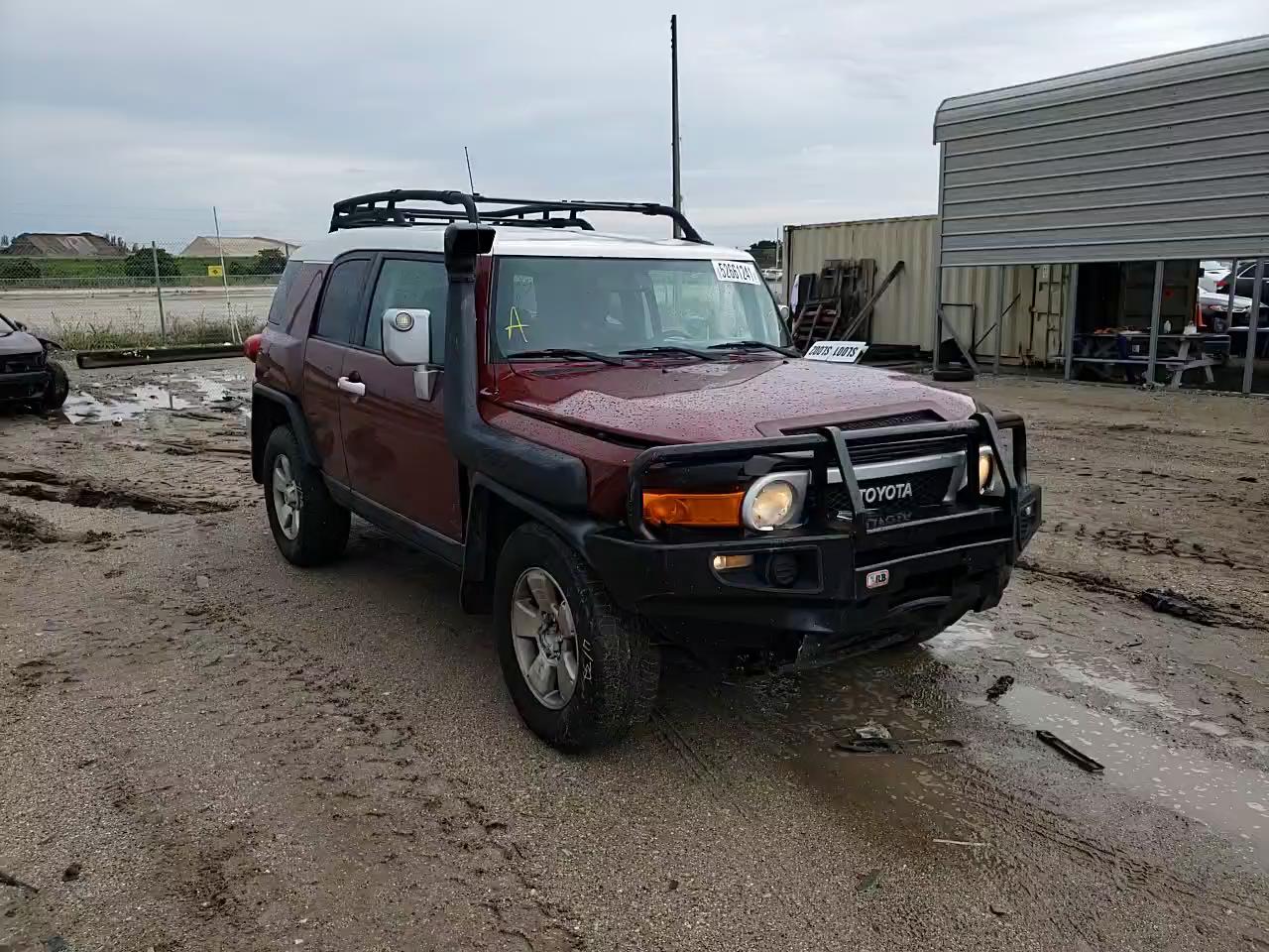 2011 TOYOTA FJ CRUISER JTEZU4BF2BK011136