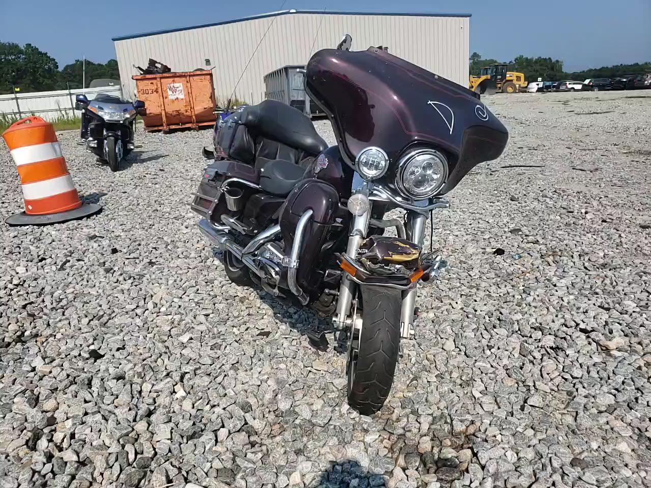 2006 HARLEY-DAVIDSON DAVIDSON 1HD1FCW116Y685557
