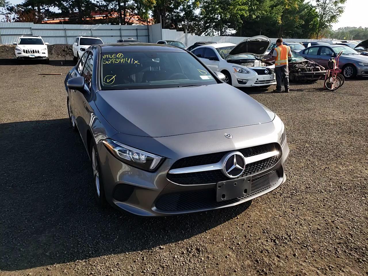 2019 MERCEDES-BENZ A 220 4MAT WDD3G4FB3KW023979