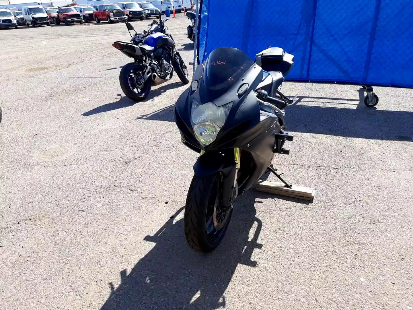 2011 SUZUKI GSX750 JS1GR7MA6B2104669