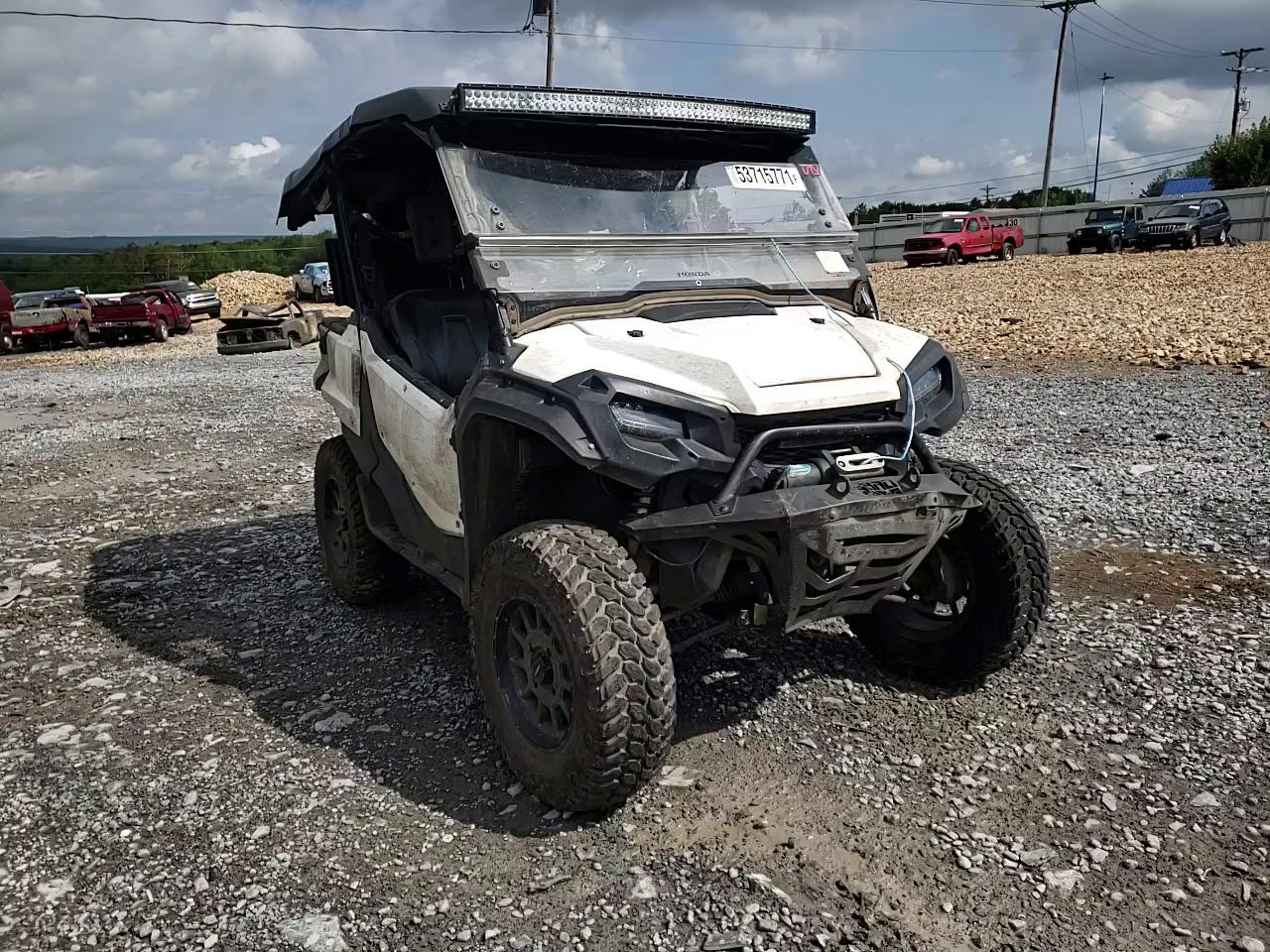2016 HONDA SXS1000 M5 1HFVE0425G4002757