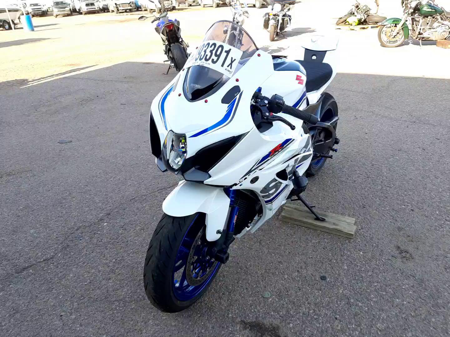 2018 SUZUKI GSX-R1000 JS1DM11H5J2100028