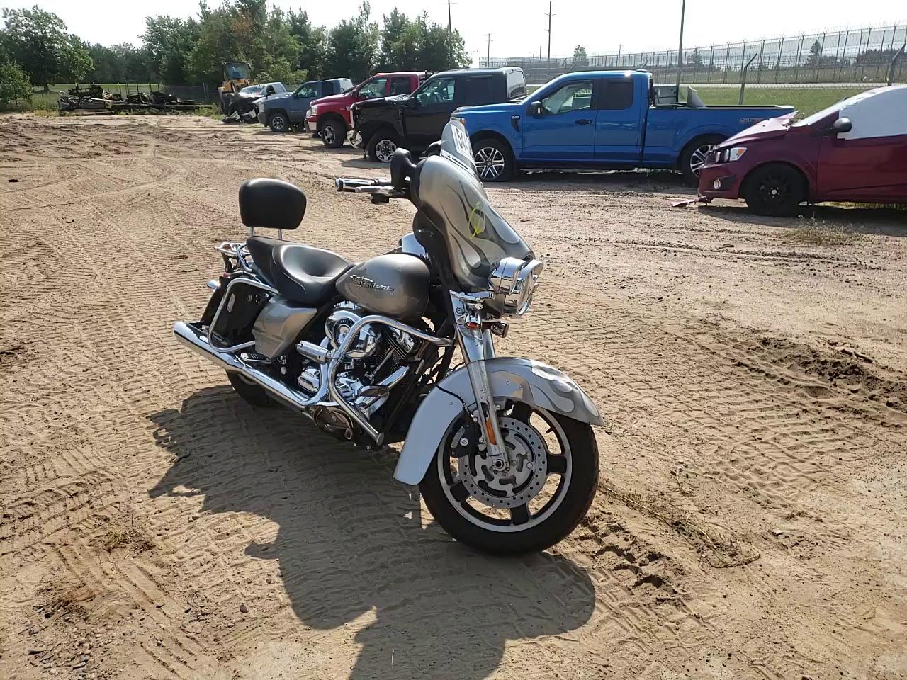 2009 HARLEY-DAVIDSON FLHX 1HD1KB4189Y609136