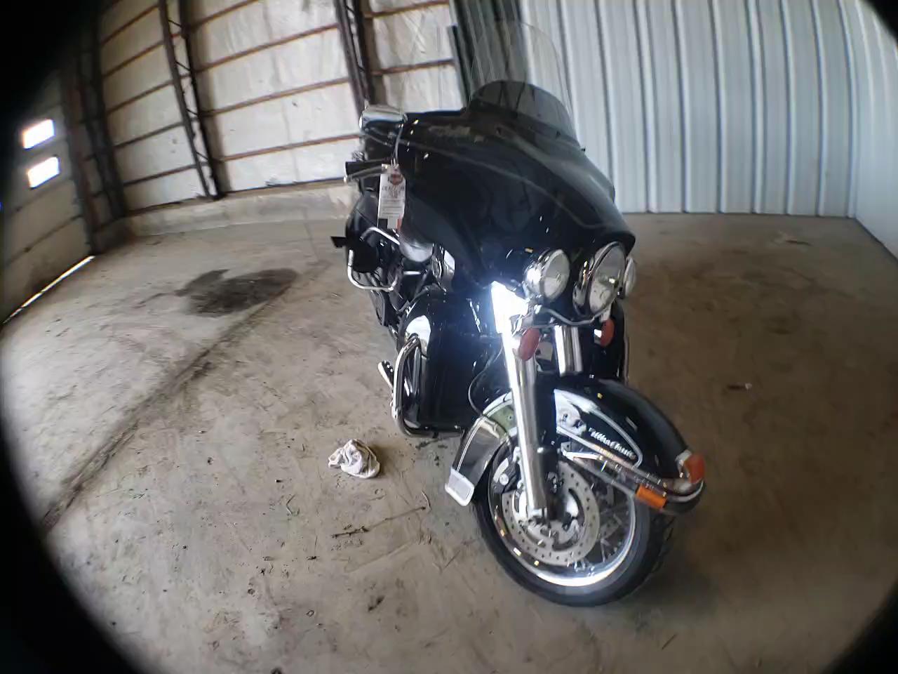 2010 HARLEY-DAVIDSON FLHTCU 1HD1FC417AB615382