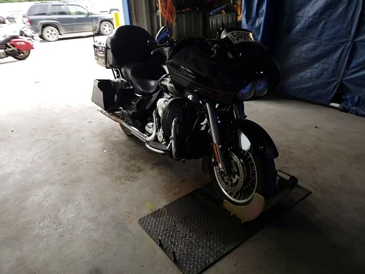2011 HARLEY-DAVIDSON FLTRU 1HD1KGM10BB636661