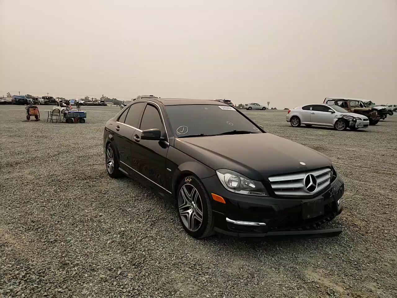 2012 MERCEDES-BENZ C250 WDDGF4HB7CA613019