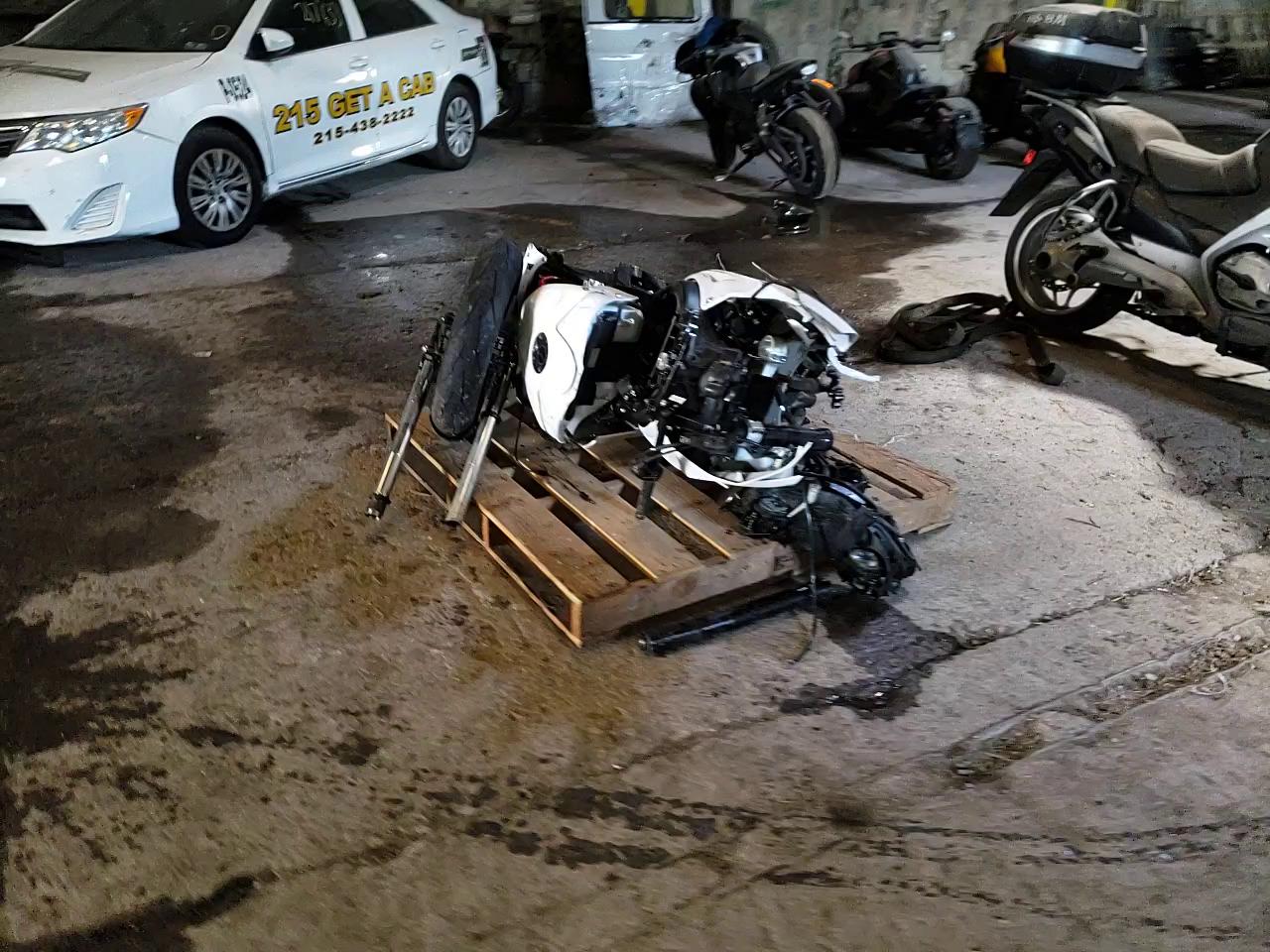2019 YAMAHA YZFR6 JYARJ28E8KA005097