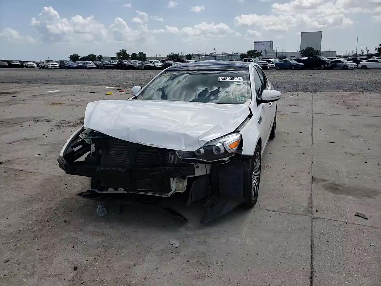 2016 KIA CADENZA LU KNALN4D74G5211094