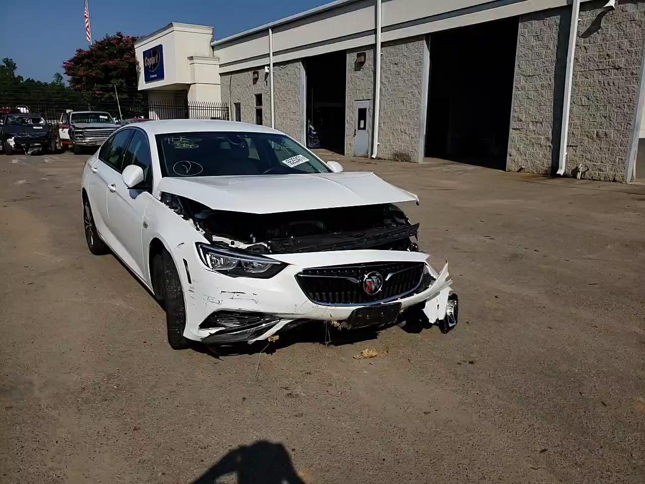 2018 BUICK REGAL ESSE W04GP6SX4J1125662
