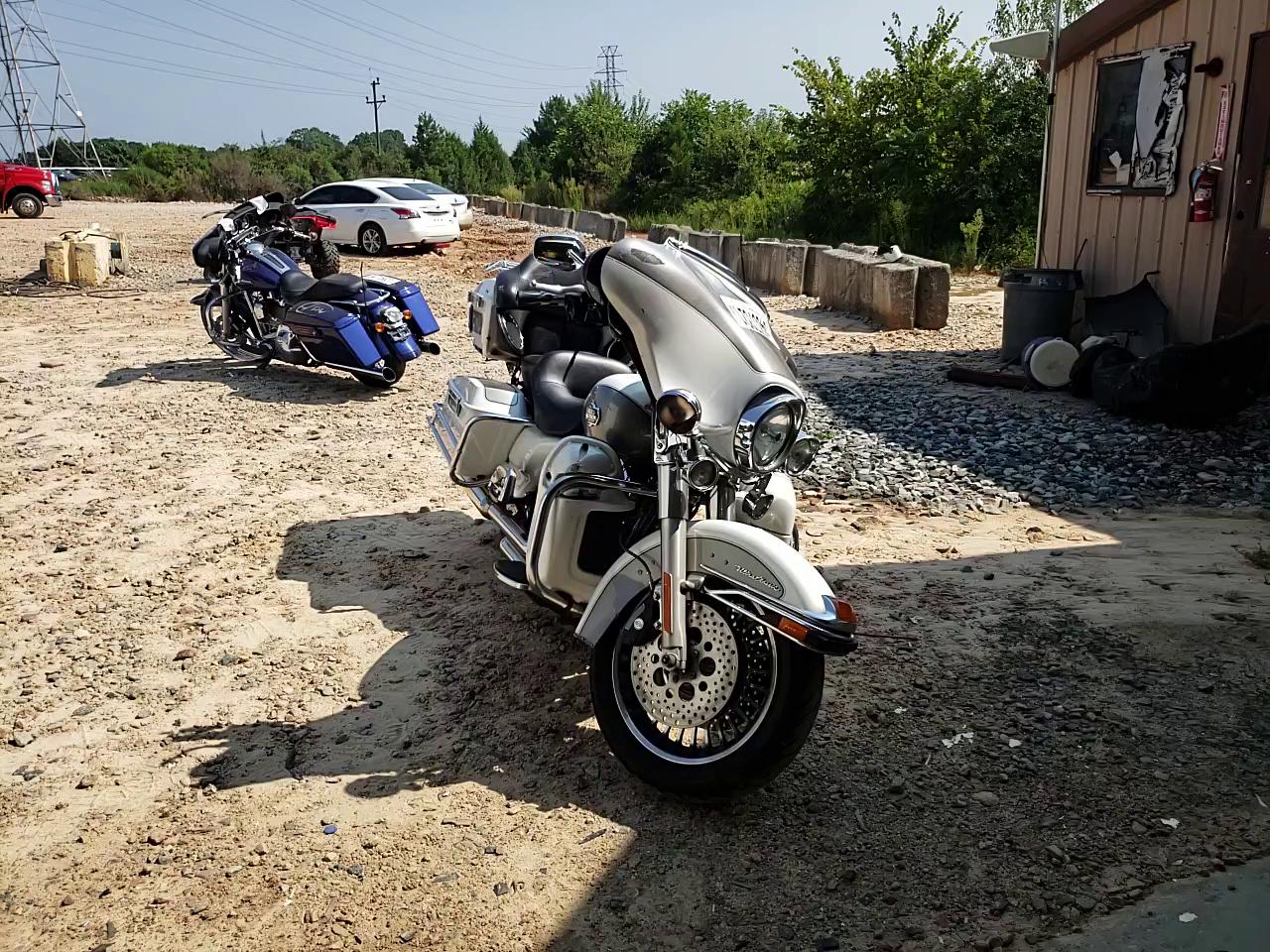 2009 HARLEY-DAVIDSON FLHTCU 1HD1FC4139Y687513