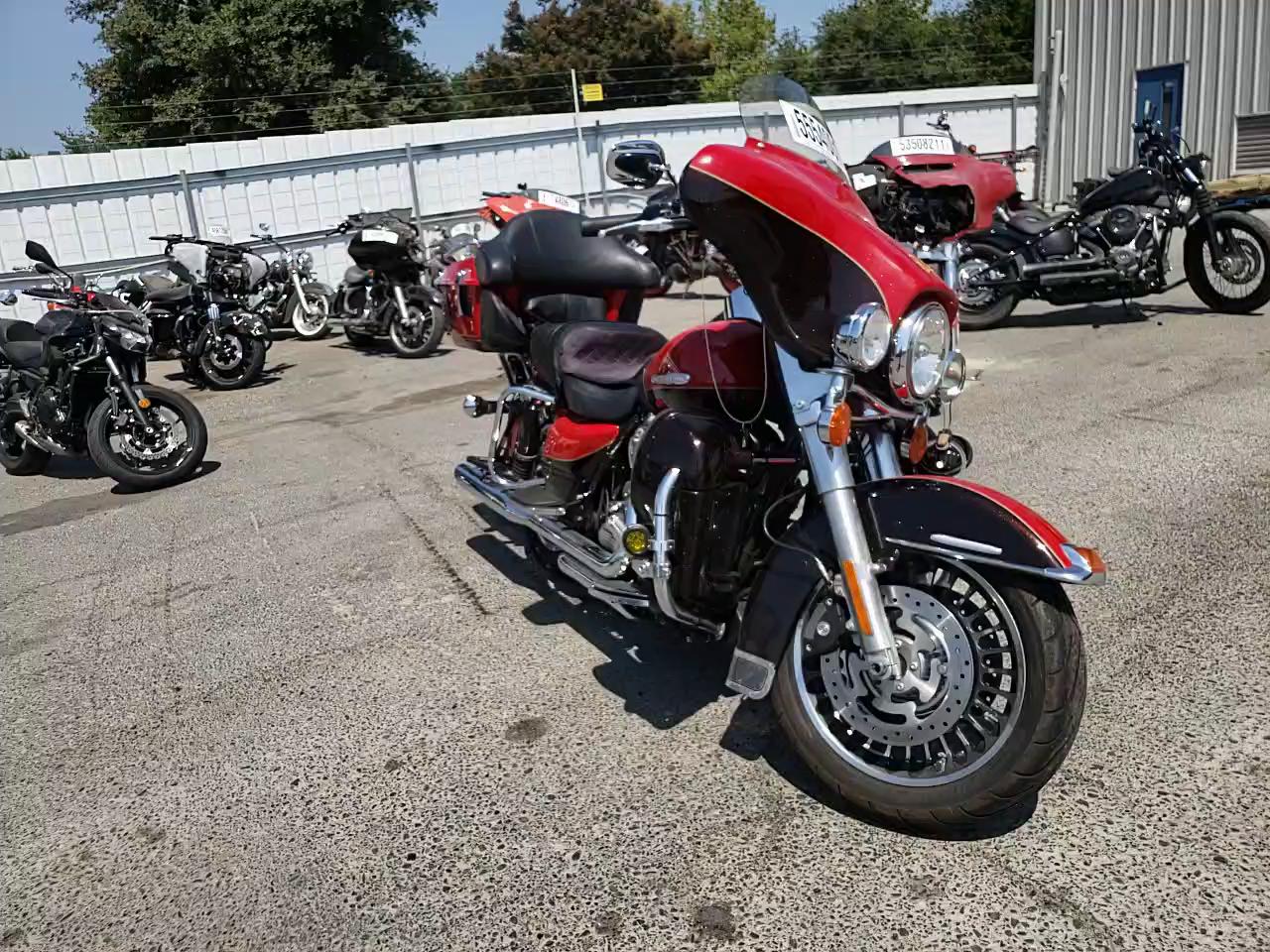 2011 HARLEY-DAVIDSON FLHTK 1HD1KEM31BB662613